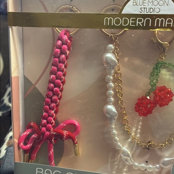 Bag Charm Kit with Red and Gold - Picture 4 of 6